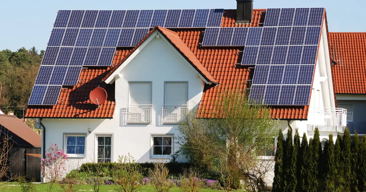 Czy Fotowoltaika Się Opłaca? Korzyści, Koszty i Zwrot z Inwestycji